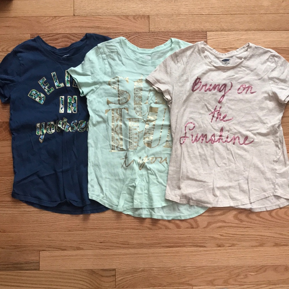 Girls Old Navy t-shirts.